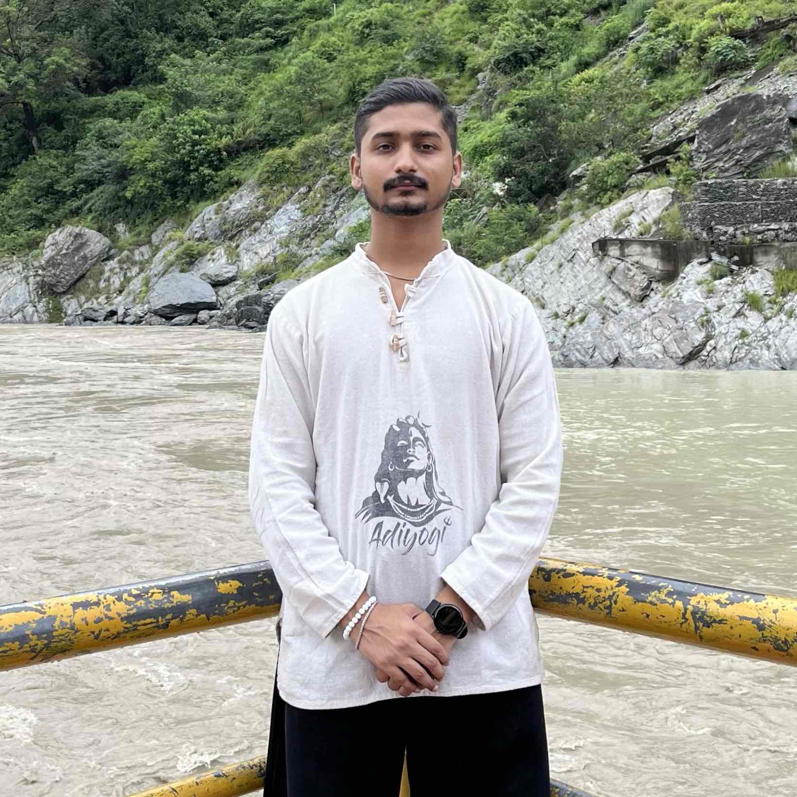 Aman Kumar - (Hatha Yoga, Meditation & Breathwork, Power Yoga / Vinyasa)