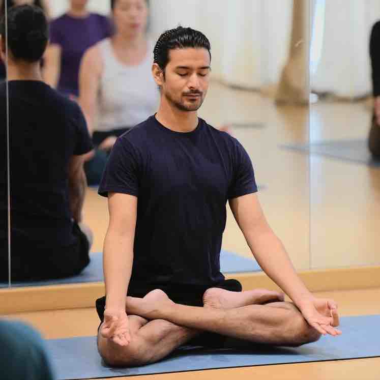 Deepak Gusain - (Hatha Yoga, Meditation & Breathwork, Power Yoga / Vinyasa)